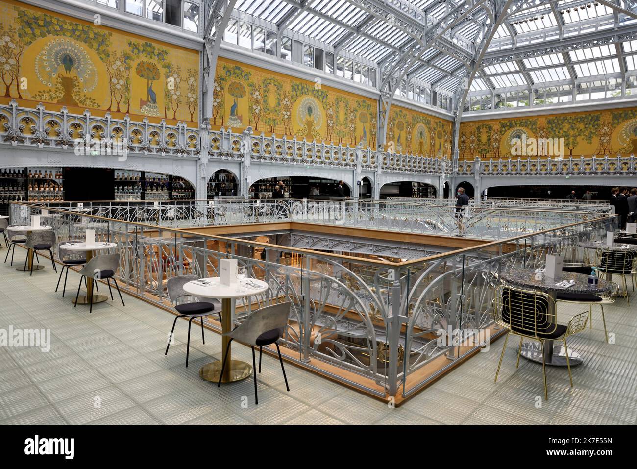 ©PHOTOPQR/LE PARISIEN/ARNAUD DUMONTIER ; Paris ; 21/06/2021 ; Paris, le 21 juin 2021. Illustration et Ambiance lors de l'inauguration de la Samaritaine avant son ouverture. © Arnaud Dumontier pour Le Parisien - die Wiedereröffnung von La Samaritaine. Nach sechzehn Jahren Schließung und 750 Millionen Euro Arbeit öffnet das Pariser Kaufhaus wieder seine Türen. Stockfoto