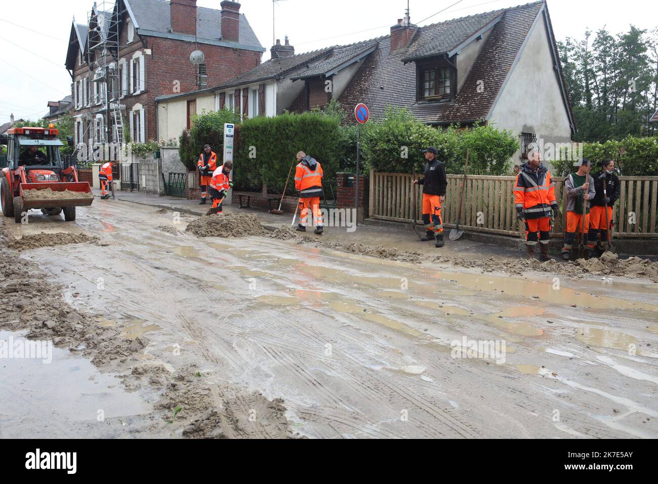 ©PHOTOPQR/LE COURRIER PICARD/Dominique Touchart ; 22/06/2021 ; INONDATIONS - ORAGE BEAUVAIS RUE DU FAUBOURG ST JEAN LES DEGATS Oise, Frankreich, juni 22. 2021 Schwere Überschwemmungen durch Regen Stockfoto