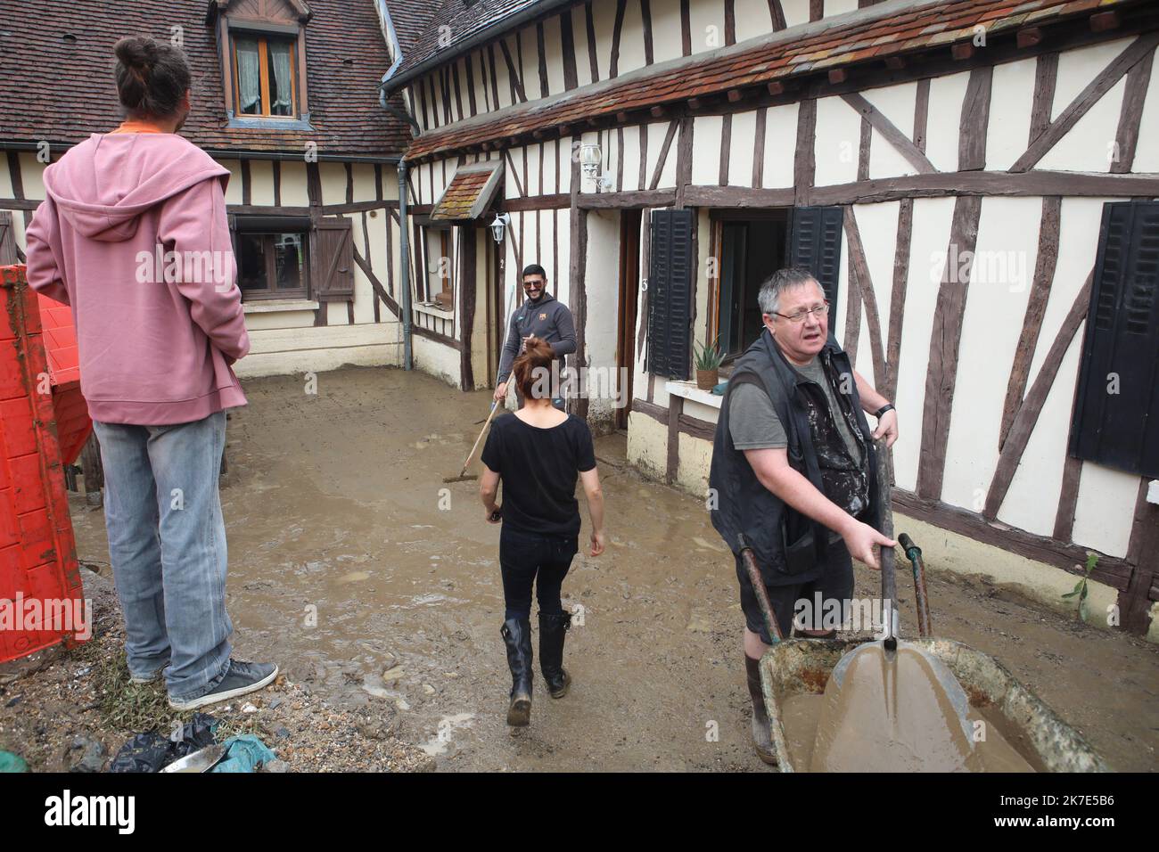 ©PHOTOPQR/LE COURRIER PICARD/Dominique Touchart ; 22/06/2021 ; ORAGE BEAUVAIS RUE DU FAUBOURG ST JEAN LES DEGATS Oise, Frankreich , juni 22. 2021 Schwere Überschwemmungen durch Regen Stockfoto