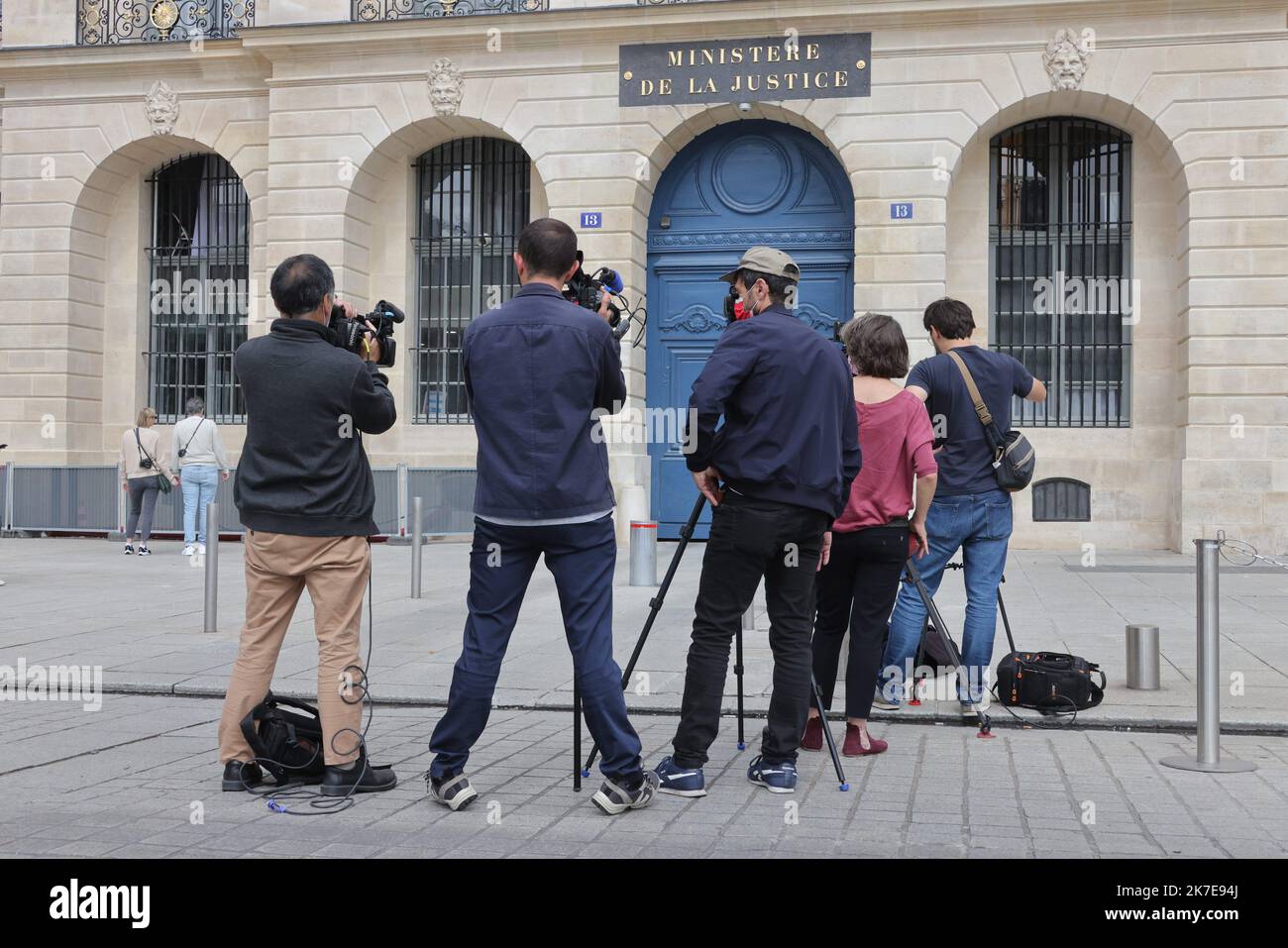 ©PHOTOPQR/LE PARISIEN/Ph Lavieille ; PARIS ; 01/07/2021 ; Depuis 9h00 ce matin une perquisition est en cours au Ministère de la Justice Place Vendôme où le Ministre Eric Dupond Moretti Minitre de la Justice est Akkusé de conflit d'intêret. - Die französische Polizei durchsuchte am Donnerstag das Justizministerium im Rahmen einer Untersuchung des Interessenkonflikts gegen den Justizminister, ein ehemaliger Star-Verteidiger, sagte eine gerichtliche Quelle. Juli 1 2021 Stockfoto