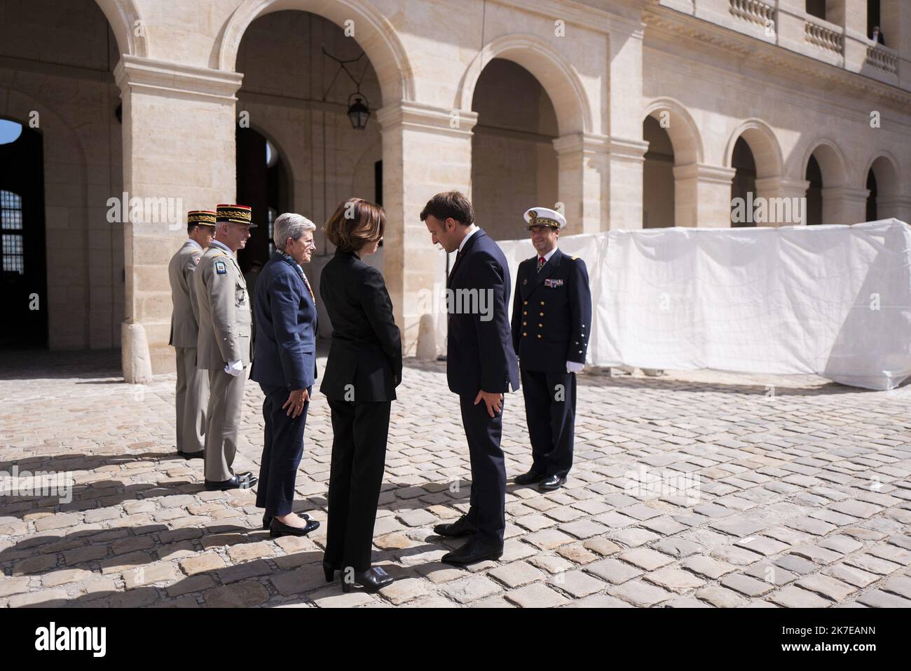 @ Pool/Romain GAILLARD/Maxppp, Frankreich, paris, 2021/07/08 Emmanuel Macron, President de la Republique, Florence Parly, Ministre des Armees, Ministre de la Defense, Genevieve Darrieussecq, Ministre deleguee chargee de la Memoire et des Anciens combattants et le General Francois Lecointre, Chef d'Etmes Stockfoto