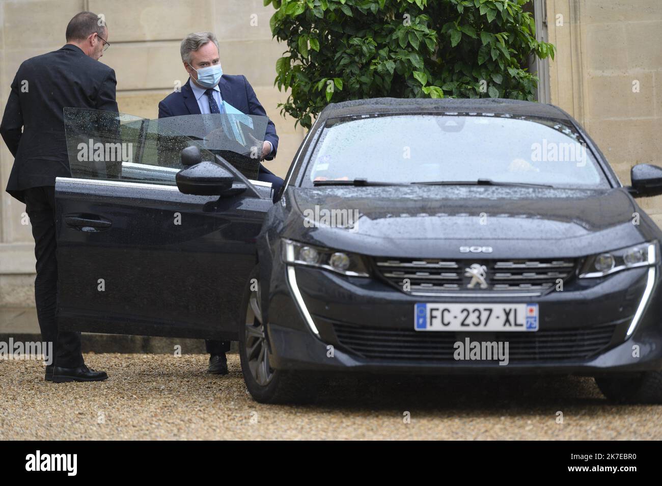 ©Julien Mattia / Le Pictorium/MAXPPP - Julien Mattia / Le Pictorium - 13/07/2021 - Frankreich / Ile-de-France / Paris - Le Secretaire d'Etat aufres du Ministre de l'Europe et des Affaires etrangeres, Charge du Tourisme, des Francais de l'etranger et de la Francophonie, Jean-Baptiste Lemoyne en Sortie du Conseil des Ministres du 13 Juillet 2021 au Palais de l'Elysee. / 13/07/2021 - Frankreich / Ile-de-France (Region) / Paris - der Staatssekretär beim Minister für Europa und auswärtige Angelegenheiten, zuständig für Tourismus, französische Ausländer im Ausland und Frankophonie, Jean-Baptiste Lemoyne, verlässt den Rat Stockfoto