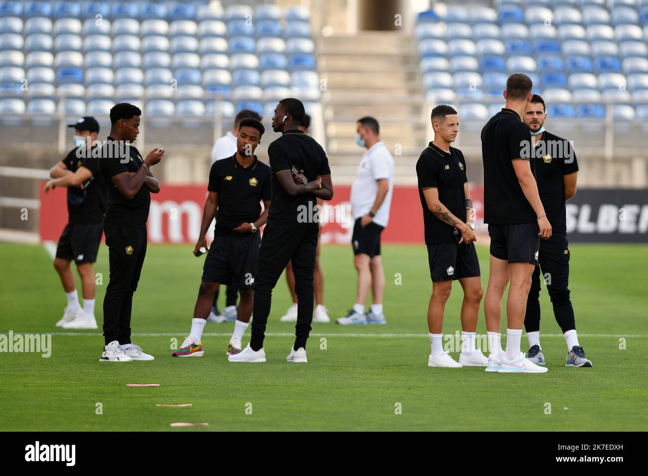 ©PHOTOPQR/VOIX DU Nord/Zack Ajili ; 22/07/2021 ; Almancil, le 21/07/2021, Match amical entre le SL Benfica et le LOSC au Estadio do Algarve à Almancil. Il s'agit de l'avant-dernière rencontre de préparation pour l'équipe de Jocelyn Gouvennec. Le Champion de France en titer, actuellement en stage au Portugal pour préparer notammment le Trophée des Champions face au Paris-Saint Germain le 1er août en Israel afronte SL Benfica, classé 3ème de la dernière Saison de Liga NOS. Le principal Club du Portugal est récemment entré dans un fiasco judiciaire nommé ' Opération Carton Rouge ' qui a provoké Stockfoto