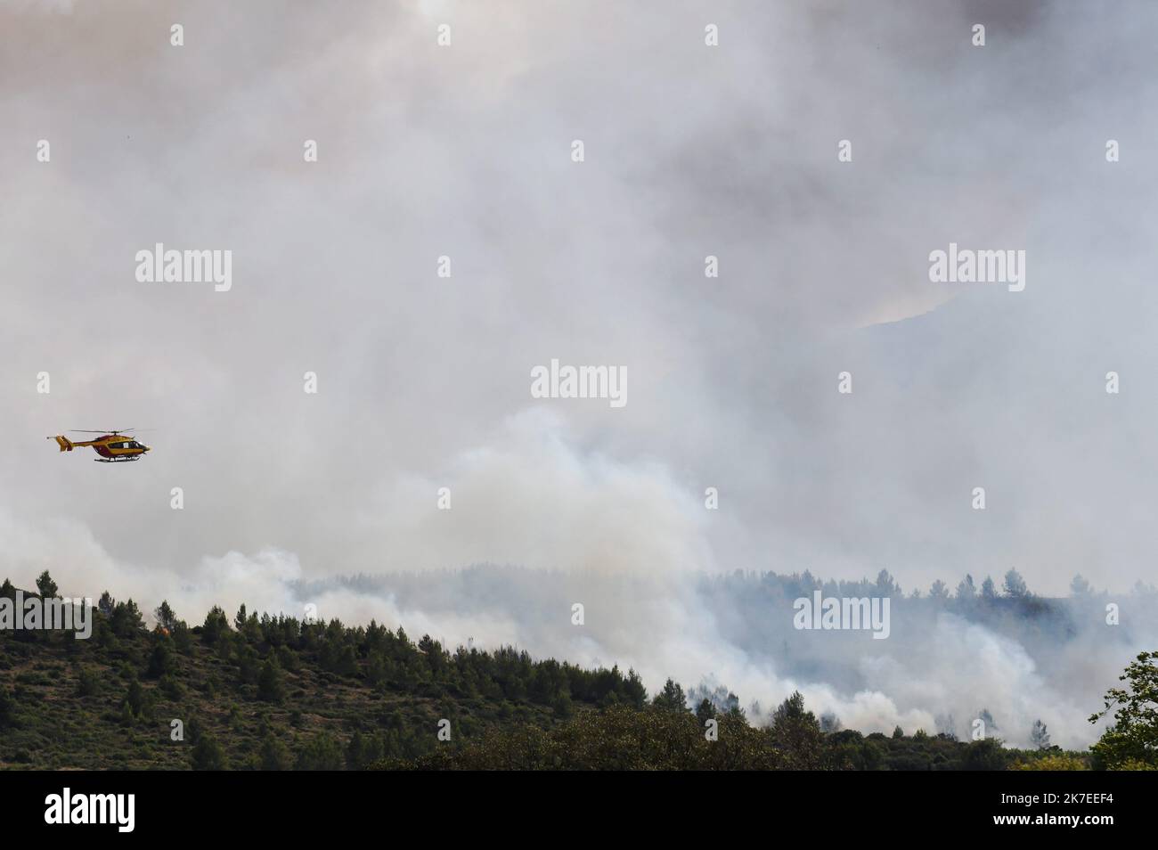 ©PHOTOPQR/L'INDEPENDANT/BOYER Claude ; 24/07/2021 / BRANDSTIFTUNG / feu DE FORET VERS FONTCOUVERTE / - bei Fontcouverte, Südwestfrankreich, juli 24. 2021. Riesige Waldbrände zerstören etwa 500 Hektar Stockfoto