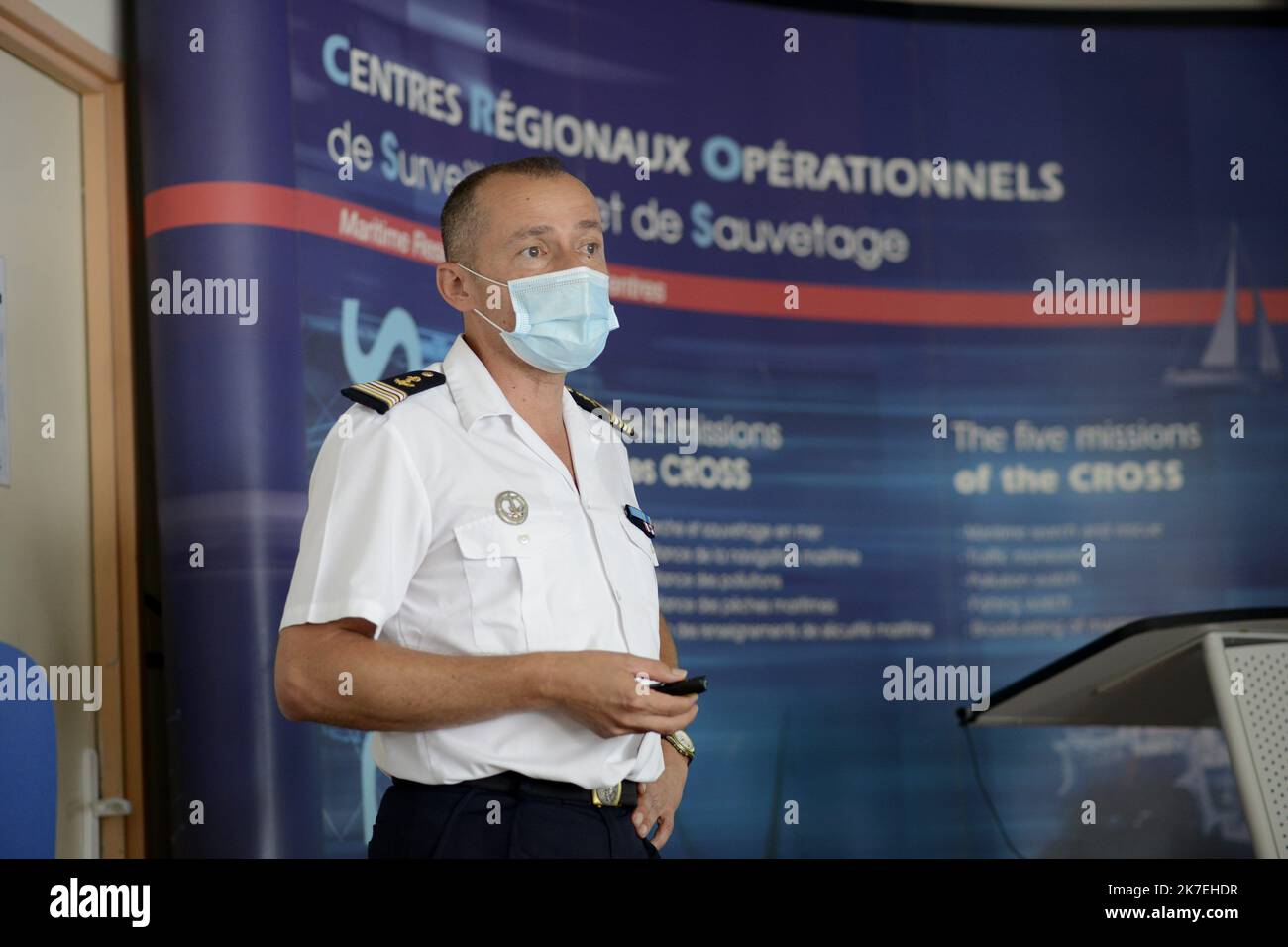 â©PHOTOPQR/LA PROVENCE/FRANCK PENNANT ; La Garde ; 10/08/2021 ; Reportage au sein du CROSS MED , Centre Regional OpÃ©rationel de Surveillance et de Sauvetage Ã la Garde dans le Var (83). SES actions sont essentiellement le secours en mer, avec des actions de sauvetage et Assistance dans la MediterranÃ©e, de la frontiÃ¨re espagnol Ã celle de l' Italie, en passant par la Corse - 2021/08/10. Regionales operatives Zentrum für Überwachung und Rettung der Wache im Var. Seine Aktionen sind im Wesentlichen Seerettung, mit Rettungs- und Hilfsmaßnahmen im Mittelmeer, von der spanischen Grenze bis zu IT Stockfoto