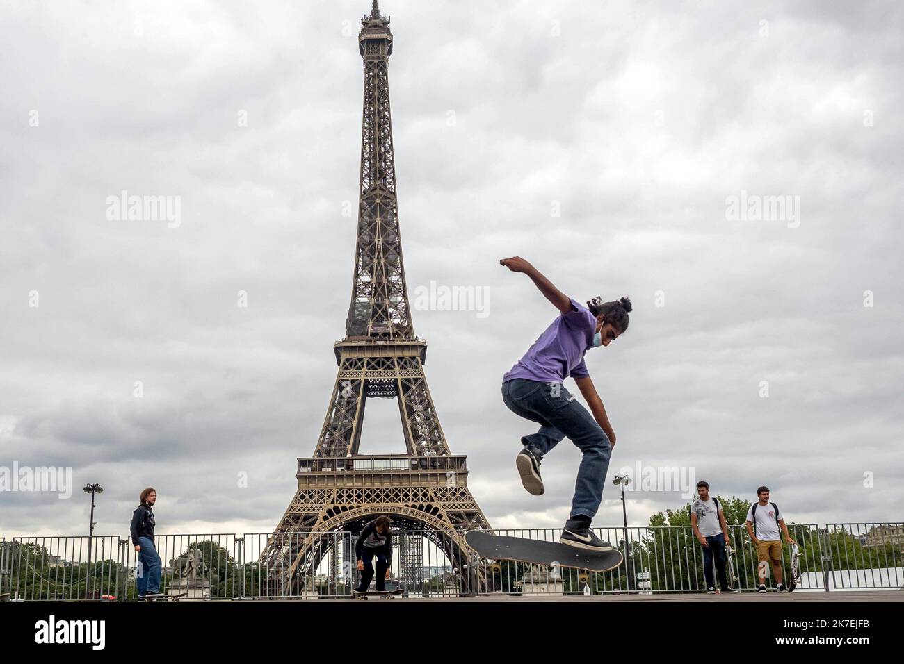 Bruno Levesque / IP3 Paris Frankreich 17 Aout 2021 Red Bull Paris Conquest Competition de Skateboard dans les jardins du Trocadero devant la Tour Eiffel Red Bull Paris Conquest Competition of Skateboard in den Trocadero-Gärten vor dem Eiffelturm am 17 2021. August Stockfoto