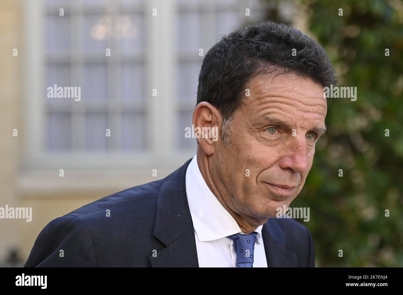 ©Julien Mattia / Le Pictorium/MAXPPP - Julien Mattia / Le Pictorium - 2/9/2021 - Frankreich / Ile-de-France / Paris - Le President du Medef, geoffroy Roux de Bezieux en fin d'entretien parle a la Presse a l'Hotel de Matignon, A Paris le 2 Septembre 2021 / 2/9/2021 - Frankreich / Ile-de-France (Region) / Paris - der Präsident von Medef, Geoffroy Roux de Bezieux, am Ende eines Interviews mit der Presse im Hotel de Matignon, in Paris am 2. September 2021 Stockfoto