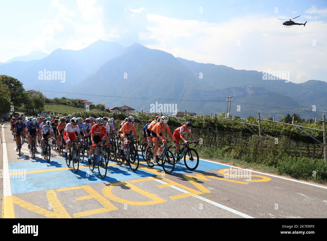 ©Pierre Teyssot/MAXPPP ; 2021 UEC Road Cycling European Championships. Trient, Italien am 11. September 2021. Elite Women Road Race, das Hauptfeld. â© Pierre Teyssot/Maxppp Stockfoto