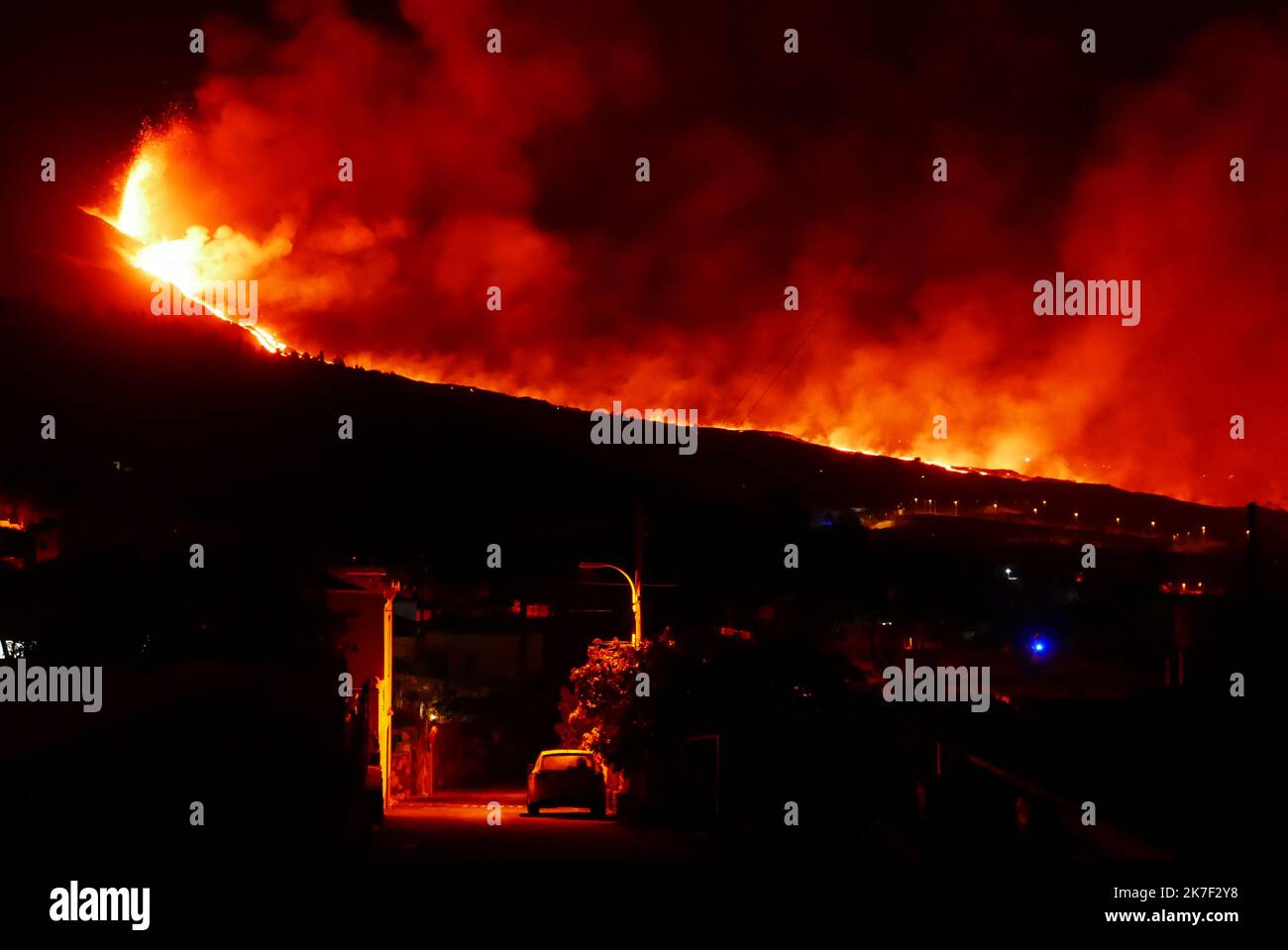 â©Philippe Modol/Radio France/Maxppp - Philippe Modol / Radio France / Maxppp, EL Paso / KANAREN 28/09/2021 Philippe Modol / Radio France / Maxppp, EL Paso / KANAREN 28/09/2021 COULEE DE LAVE DEPUIS LE VOLCAN DE LA CABEZA DE VACA Stockfoto