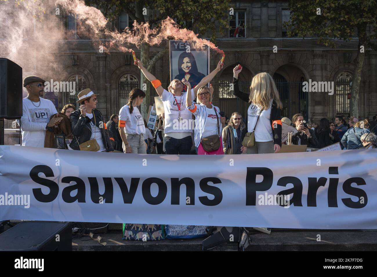 ©Julien Mattia / Le Pictorium/MAXPPP - Rassemblement #SaccageParis, des Associations de Riverains parisiens contre la politique de la Mairie de Paris. Stockfoto