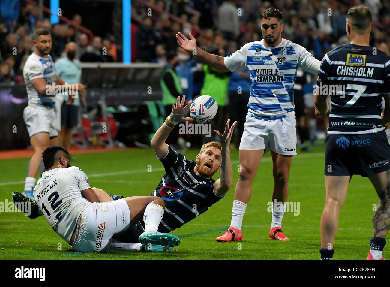 ©PHOTOPQR/LA DEPECHE DU MIDI/VALENTINE CHAPUIS ; TOULOUSE ; 10/10/2021 ; RUGBY XIII SAISON 2021 2022 / FINALE DE CHAMPIONSHIP / LE TOULOUSE OLYMPIQUE TO XIII ( MAILLOT BLANC ) A RECU FEATHERSTONE ROVERS AU STADE ERNEST WALLON / VICTOIRE TO XIII OKT 10TH 2021 RUGBY XIII CHAMPIONSHIP FINALE : Toulouse vs. Featherstone Rovers Stockfoto