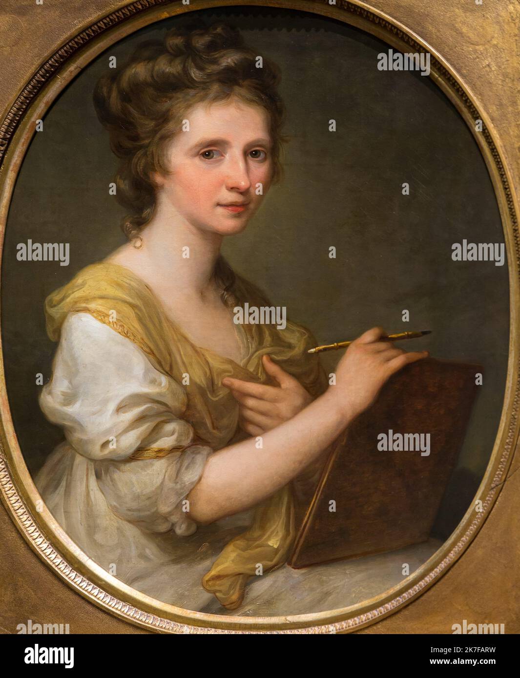 ©Active Museu/MAXPPP - ActiveMuseum 0003759.jpg / Autoportrait - Angelica Kauffmann, 1770 Huile sur toile 1770 - / Angelica Kauffmann / Peinture Active Museum / Le Pictorium 1 Personen, Künstler, braune Haare, Pinsel, Türweg (Rahmen), Haare gebunden zurück, Haselaugen, Maler, Malerei, Bleistift, Porträt, Porträtist, Profil, Selbstportrait, sitzen (Verb), Vertikal, Frau, Angelica Kauffmann, 18. Jahrhundert, Stockfoto