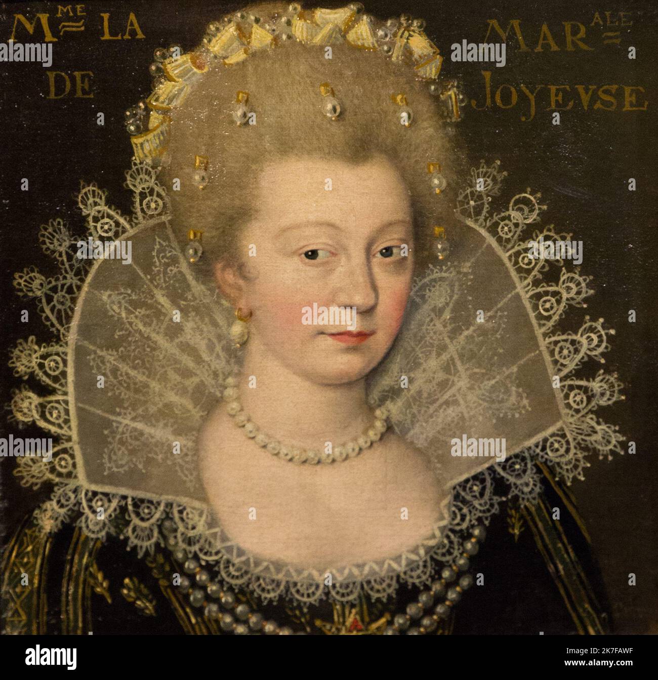 ©Active Museu/MAXPPP - ActiveMuseum 0005742.jpg / Madame la marechale de Joyeuse, galerie de Portraits provenant du Chateau de Saint-Germain-Beaupre, illuste de celebres intellectuels et gens de la cour dans la Tradition humaniste apparpant a la cour d'Henri IV et de Louis XIII, Vers le 17eme siecle / Anonyme / Peinture Active Museum / Le Pictorium 1 Person, Kleidung, grauer Hintergrund, historischer Charakter, Geschichte, Juwel, Spitze, Frau der Marschall von Joyeuse, Outfit, Porträt, Pose, Ruff, Quadrat, Frau, Schreiben, 17. Jahrhundert, Anonym, Malerei, Stockfoto