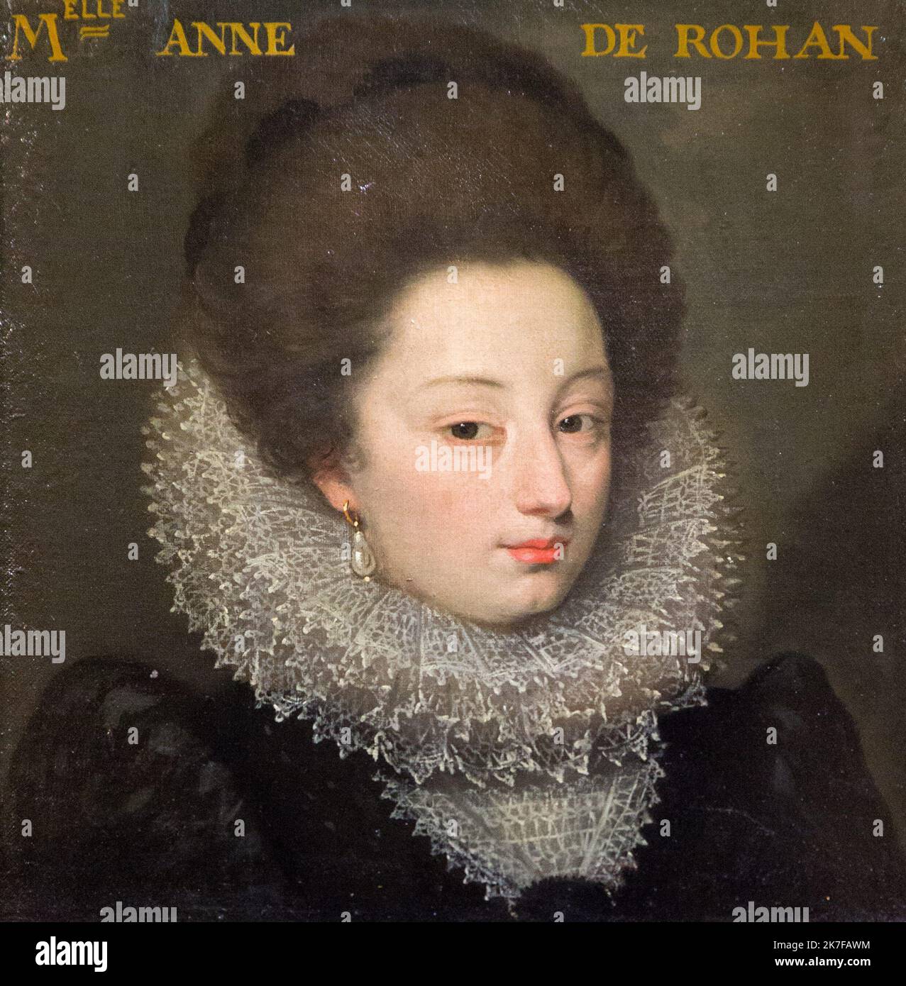 ©Active Museu/MAXPPP - ActiveMuseum 0005741.jpg / Madame Anne de Rohan, galerie de Portraits provenant du Chateau de Saint-Germain-Beaupre, illuste de celebres intellectuels et gens de la cour dans la Tradition humaniste apparpant a la cour d'Henri IV et de Louis XIII, Vers le 17eme siecle / Anonyme / Peinture Active Museum / Le Pictorium 1 Person, Anne von Rohan, Kleidung, grauer Hintergrund, historischer Charakter, Geschichte, Juwel, Spitze, Outfit, Porträt, Pose, Ruff, Quadrat, Frau, Schreiben, 17. Jahrhundert, Anonym, Malerei, Stockfoto