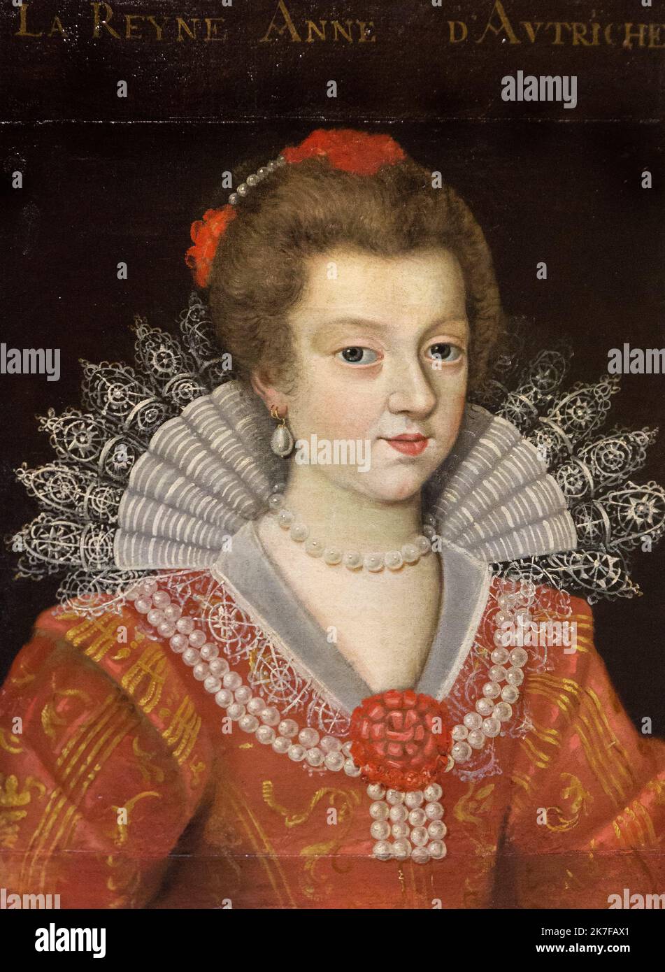 ©Active Museu/MAXPPP - ActiveMuseum 0005739.jpg / La reine Anne d'Autriche, Galerie de Portraits provenant du Chateau de Saint-Germain-Beaupre, Illustrant de celebres intellektuels dans la Tradition humaniste apparpant a la cour d'Henri IV et de Louis XIII, Vers le 17eme siecle / Anonyme / Peinture Active Museum / Le Pictorium 1 Person, Anne von Österreich, schwarzer Hintergrund, Kleidung, Dendroica Petechia, Kleid, historischer Charakter, Geschichte, Juwel, Königtum, Perlmutt-Juwel, Orange (Farbe), Outfit, Porträt, Pose, Königin, Ruff, Vertikal, Frau, Schreiben, 17. Jahrhundert Anonym, Malerei, Stockfoto