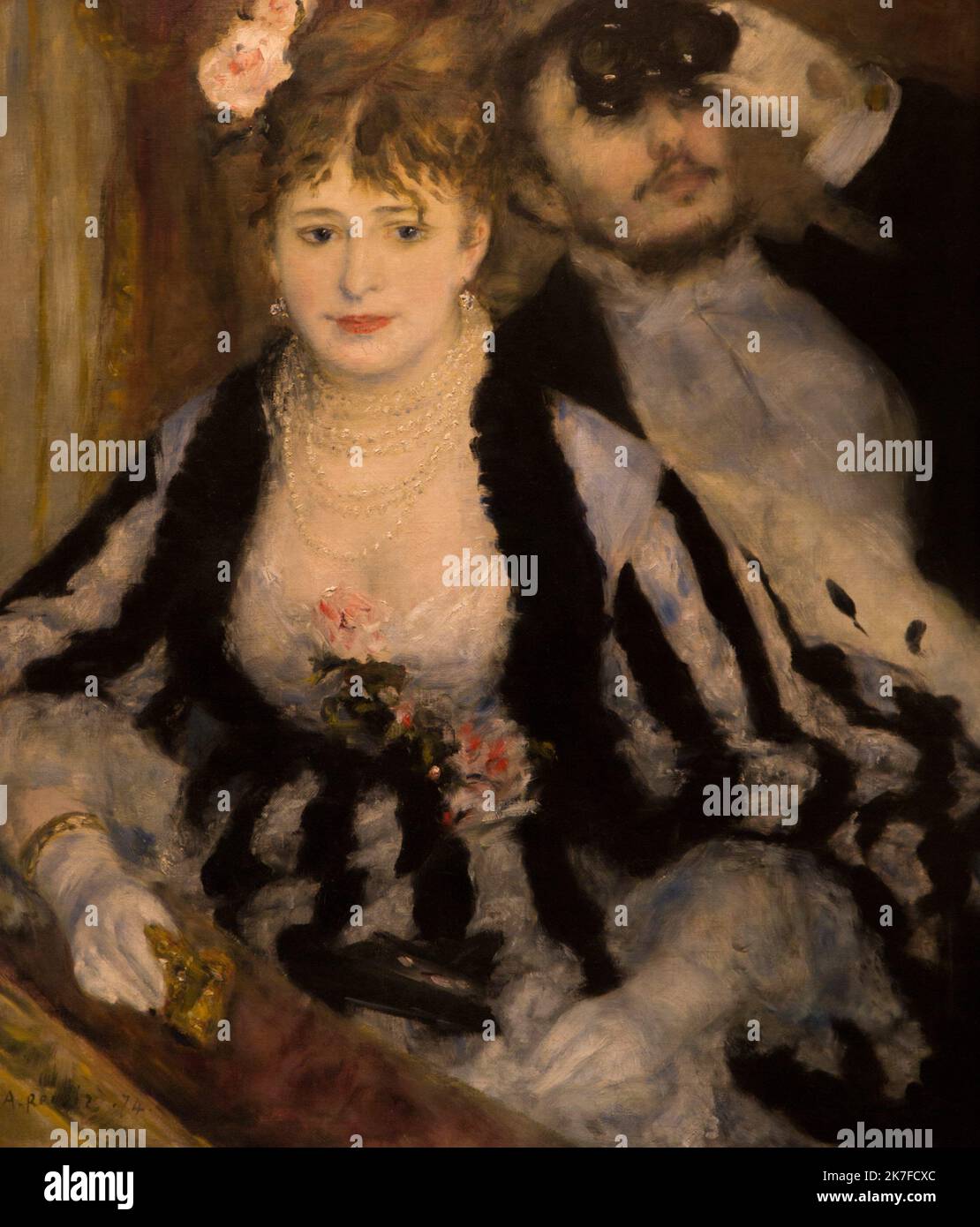 ©Active Museu/MAXPPP - ActiveMuseum 0006330.jpg / La Loge Nini Lopez et le frere de Renoir, Edmond ont pour cette peinture evoquant la Loge au Theatre. 1874 - / Pierre-Auguste Renoir (Auguste Renoir) / Peinture Active Museum / Le Pictorium 2 Personen, Zubehör, Fernglas, Box (Theater), Abendkleid, Gesicht, Blume, Gläser (), Juwel, Mann, Herrenbekleidung, Halskette, sitzende Frauen, sitzender Mann, Vertikal, Frau, Frauenkleidung, Nini Lopez, 19. Jahrhundert, Pierre-Auguste Renoir (Auguste Renoir), Malerei Stockfoto
