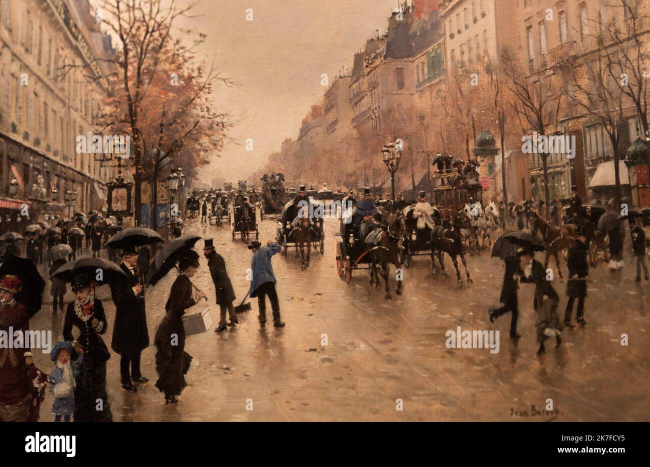 ©Active Museu/MAXPPP - ActiveMuseum 0006394.jpg / Le Boulevard Poissonniere sous la pluie 1885 - / Jean Beraud / Peinture Active Museum / Le Pictorium Autumn ,Boulevard ,Gebäude () ,Kabbtier ,Kinder ,Wolkenverhangener Himmel ,Horizontal ,Pferde ,Impressionismus ,Menschen ,Regen ,Straßenlicht ,Baum ,Regenschirm ,19. Jahrhundert ,Jean Beraud ,Malerei , Stockfoto