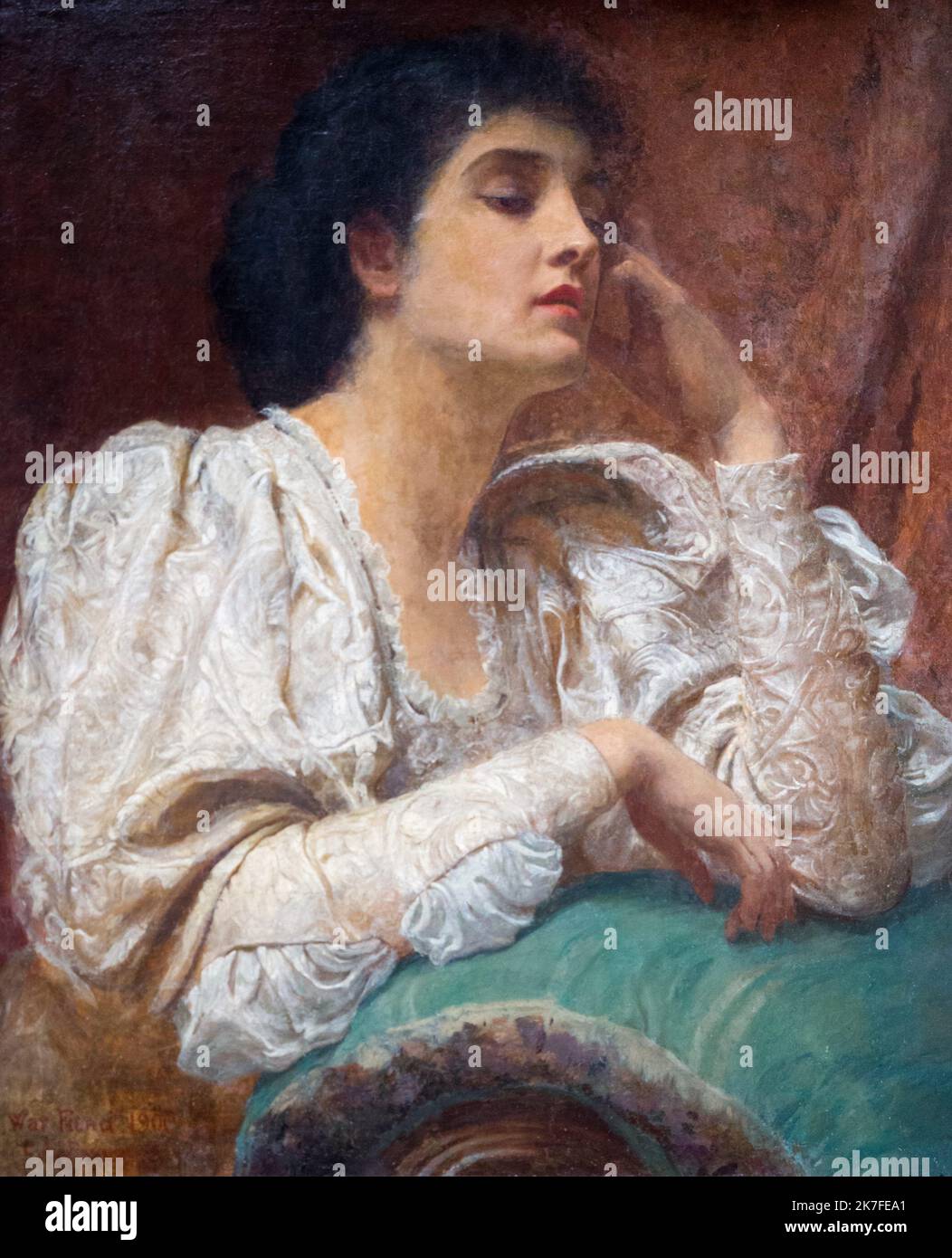 ©Active Museu/MAXPPP - ActiveMuseum 0006602.jpg / Toucher la main disparue 1896 - / Charles E. Perugini / Peinture Active Museum / Le Pictorium Sessel, Drape, Haare gebunden zurück, Hand auf die Wange, lehnte (), vakante starre, Vertikal, weißes Kleid, Frau, 19. Jahrhundert, Charles E. Perugini, Malerei, Stockfoto