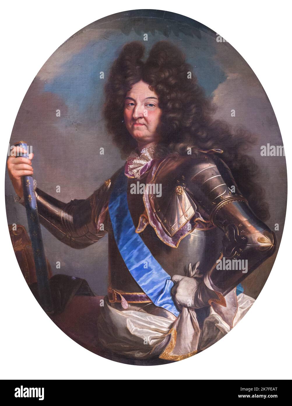 ©Active Museu/MAXPPP - ActiveMuseum 0006625.jpg / Louis XIV, ROI de France et de Navarre, Vers XVIIIs - Atelier de Hyacinthe Rigaud / Hyacinthe Rigaud / Peinture Active Museum / Le Pictorium Schwarze Rüstung, Close-Medium Schuss, wolkiger Himmel, direkter Blick, Hand auf den Hüften, König von Frankreich, Langhaar, Mann, Schal, Zepter, Vertikal, Louis XIV, 18. Jahrhundert, Hyacinthe Rigaud, Malerei, Stockfoto