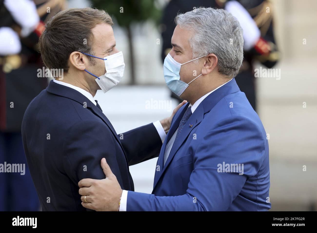 ©Sebastien Muylaert/MAXPPP - der französische Präsident Emmanuel Macron begrüßt den kolumbianischen Präsidenten Ivan Duque Marquez bei seiner Ankunft im Elysée-Palast in Paris. 03.11.2021 Stockfoto