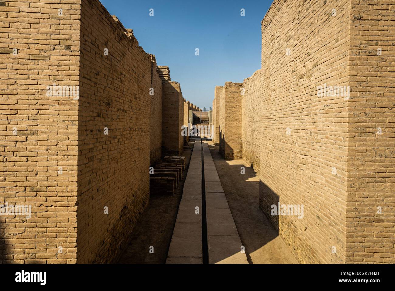 ©Sadak Souici / Le Pictorium/MAXPPP - Au Ier millenaire AV. J.-C., Babylone est la plus grande ville de Mesopotamie, ses ruines s'etendant sur 1000 Hektar. Capitale religieuse et politique de la Babylonie, elle abrite le palais Royal et le complexe culturel dedie a Marduk, divinite poliade de Babylone et Chef du Pantheon. Stockfoto