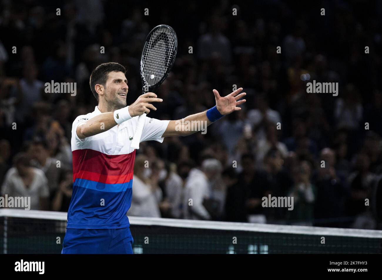 Alexis Sciard / IP3; Paris, Frankreich, 7. November 2021 - der serbische Novak Djokovic zeigt seine Freude, nachdem er das Einzel-Tennisspiel der Herren beim Rolex Paris Masters Turnier gegen den russischen Daniil Medvedev gewonnen hat. Stockfoto