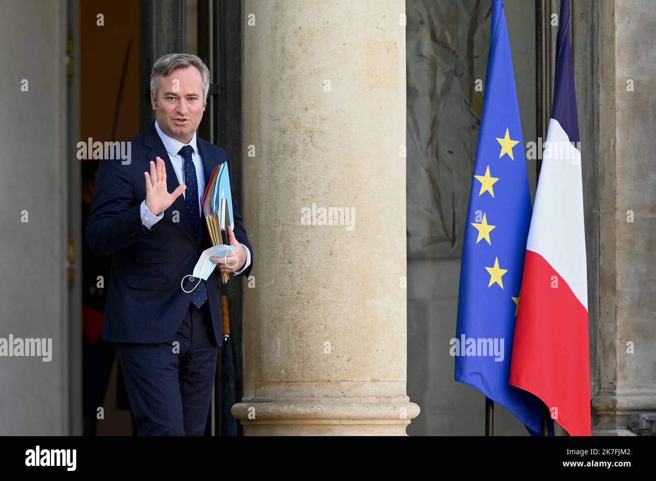 ©Julien Mattia / Le Pictorium/MAXPPP - Jean-Baptiste Lemoyne, Secretaire d'Etat aufres du Ministre de l'Europe et des Affaires etrangeres, Charge du Tourisme, des Francais de l'etranger et de la Francophonie en sortie du Conseil des Ministres, au Palais de l'Elysee le 10 novembre 2021. Stockfoto