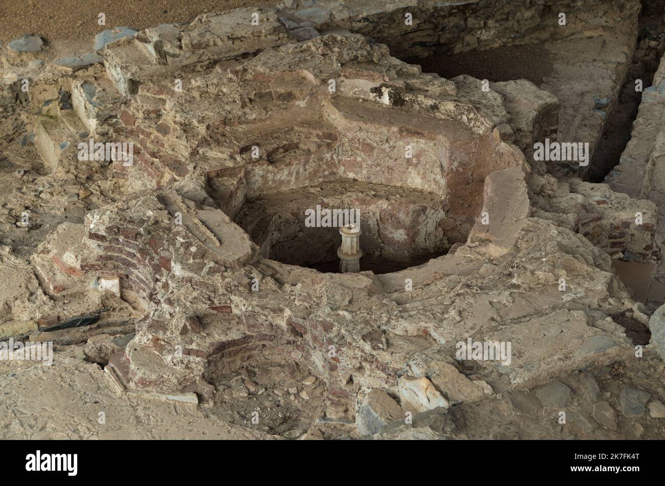 Baptistery an den Resten des antiken römischen Tempels von Mertola in Alentejo, Portugal Stockfoto