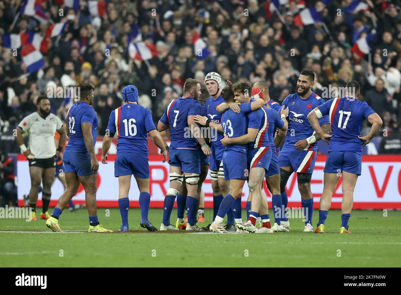 ©Sebastien Muylaert/MAXPPP - das französische Team reagiert nach dem Sieg beim Spiel der Herbstnationen zwischen Frankreich und Neuseeland in Paris, Frankreich. 20.11.2021 Stockfoto
