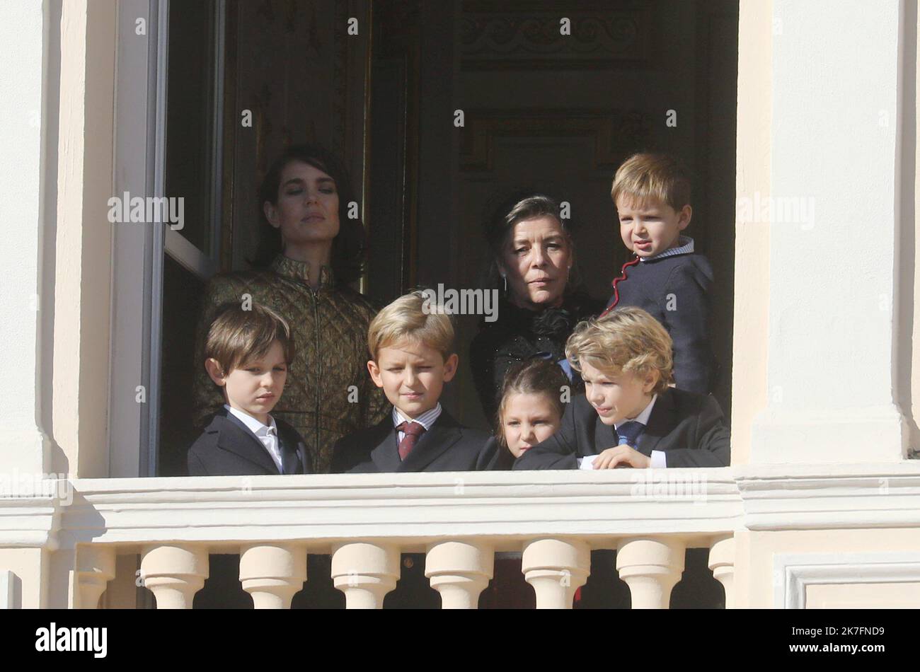 ©PHOTOPQR/NICE MATIN/CYRIL DODERGNY ; Monaco ; 19/11/2021 ; Monaco le 19/11/2021 - Fête Nationale Monégasque - La Princesse Caroline de Hanovre, tous ses petits enfants et Charlotte Casiraghi Monaco , nov 19. 2021. Nationalfeiertag in Monaco. Balkonzeremonie mit fürstlicher Familie Stockfoto