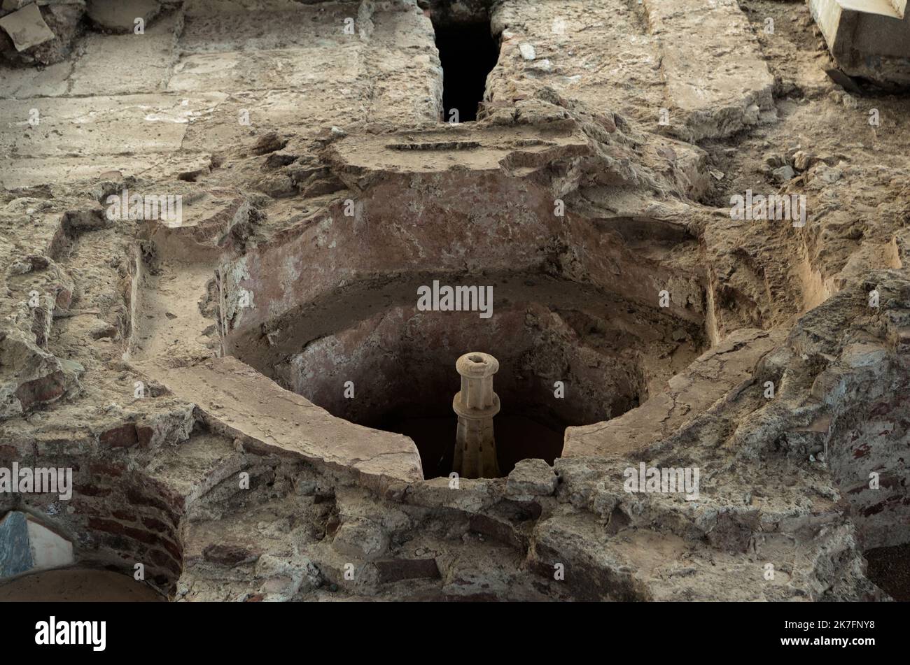 Baptistery an den Resten des antiken römischen Tempels von Mertola in Alentejo, Portugal Stockfoto