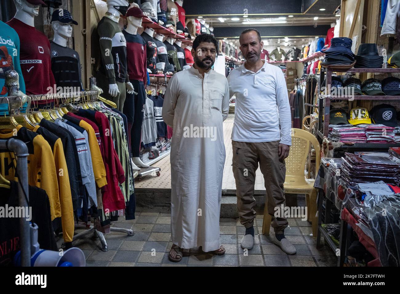 ©Sadak Souici / Le Pictorium/MAXPPP - Sadak Souici / Le Pictorium - 24/10/2021 - Irak / Ramadi - « Cette ville est encore plus dynamique aujourd'hui qu'elle ne l'etait avant Daesh » affirme Ahmed, 39 ans. Dans un pays qui fait encore face a des difficultes importantes, la provinz irakienne controlee en quasi-totalite par l'Etat islamique de 2014 a 2016 connait aujourd'hui une spectaculaire efferescence. La Situation securitaire Reste toutefois une inquietude majoure. La Province d'Al-Anbar n'est situee qu'a une petite heure de Route de Bagdad Mais un monde semble separer les deux lieux. Pas Stockfoto