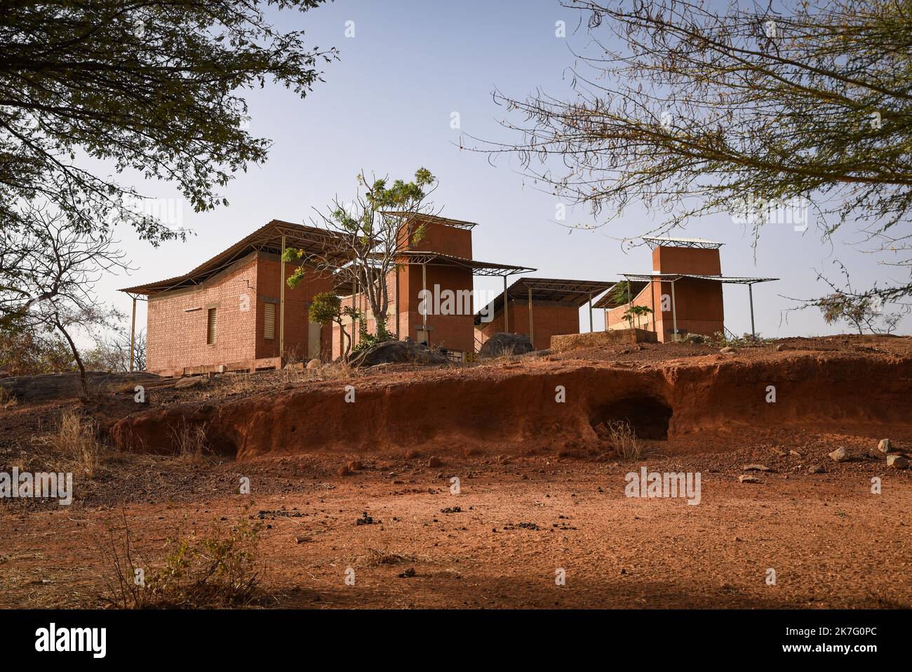 ©Nicolas Remene / Le Pictorium/MAXPPP - Nicolas Remene / Le Pictorium - 26/2/2021 - Burkina Fasso / Centre-Est / Gando, Tenkodogo - Visite de l'ecole primaire de Gando dans la commune urbaine de Tenkodogo, projet de l'architecte burkinabe Diebedo Francis Kere, le 26 fevrier 2021. / 26/2/2021 - Burkina Faso () / Zentralöstlich / Gando, Tenkodogo - Besuch der Grundschule von Gando in der Stadtgemeinde Tenkodogo, ein Projekt des burkinischen Architekten Diebedo Francis Kere, am 26. Februar 2021. Stockfoto