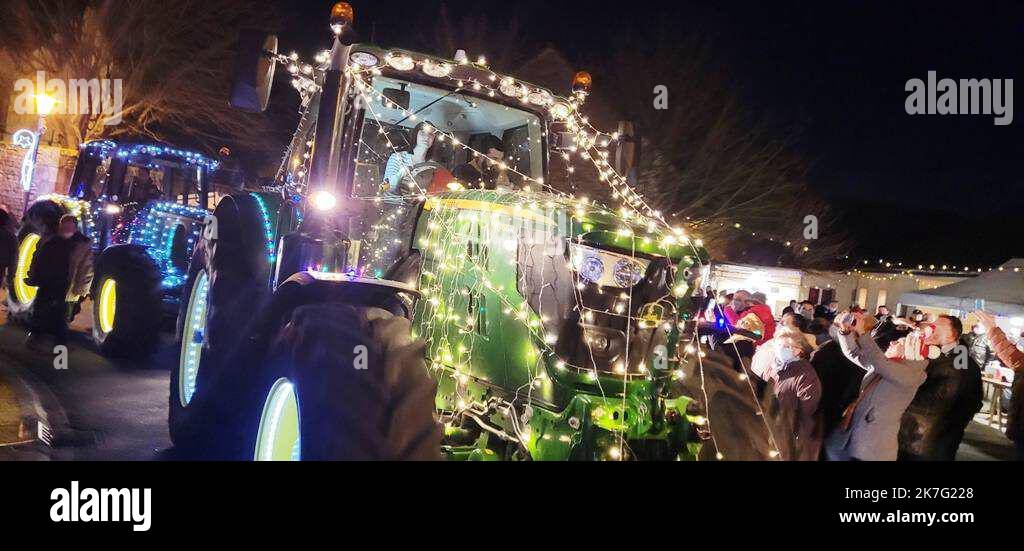 ©PHOTOPQR/LA NOUVELLE REPUBLIQUE/BROTIER MARIE ROSE ; 19/12/2021 Rilly-sur-Vienne: Grand succes de la Parade de Noël des Agriculteurs Farmers Xmas Parade in Rilly-sur-Vienne, Frankreich, auf dez 19. 2021 Stockfoto