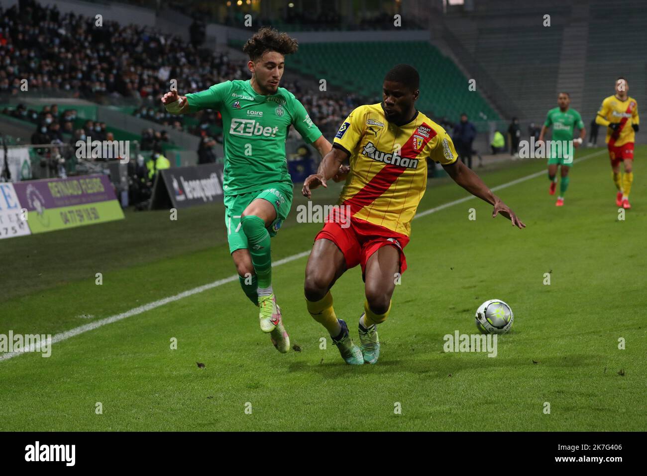 Thierry Larret/MAXPPP. Football Ligue 1 Uber Isst. Association Sportive de Saint-Etienne gegen Racing Club de Lens. Am 15. Januar 2022. Stade Geoffroy-Guichard, Saint-Etienne (42). Adil AOUCHICHE (ASSE) Stockfoto