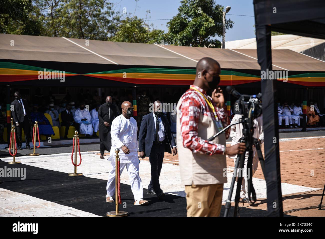 ©Nicolas Remene / Le Pictorium/MAXPPP - Nicolas Remene / Le Pictorium - 21/01/2022 - Mali / District de Bamako / Bamako - Bouba Keita, fils du de l'ancien President lors des obseques nationales d'Ibrahim Boubacar Keita au Genie Militaire (Base A) de Bamako le venderdi 21 janvier 2022.. L'ancien Präsident malien Ibrahim Boubacar Keita est decede dimanche 16 janvier a l'age de 76 ans, un an et demi apres avoir ete renverse par les militaires. / 21/01/2022 - Mali / Bezirk Bamako / Bamako - Bouba Keita, Sohn des ehemaligen Präsidenten während der nationalen Beerdigung von Ibrahim Boubacar Keita in der Mili Stockfoto