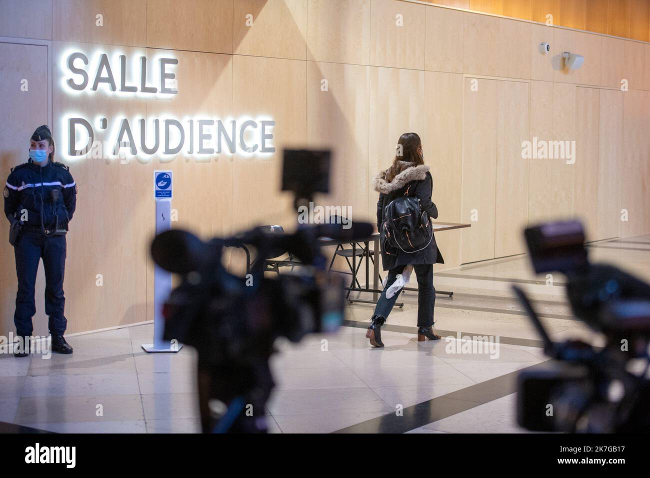 ©PHOTOPQR/OUEST FRANKREICH/Daniel FOURAY ; Paris ; 09/02/2022 ; Palais de Justice de Paris . Procès des attentats du 13 novembre 2015 . L'entrée de la salle d'Audience . Foto Daniel Fouray . Paris am 9. Februar 2022 Prozess der Anschläge vom 2015. November Stockfoto