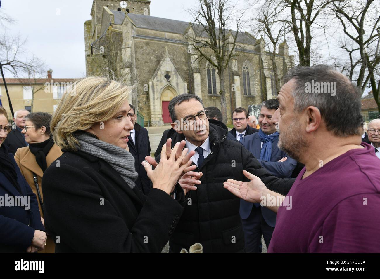 ©PHOTOPQR/OUEST FRANKREICH/Franck Dubray ; Mouilleron en Pareds ; ; Déplacement en Vendée de Valérie Pécresse candidate Les républicains LR à l' élection présidentielle où elle a déposé une gerbe sur la tombe du Maréchal de Lattre et visité le musée Clemenceau à Mouilleron en Pareds?(Photo Franck Dubray?) - Valérie Pécresse bei den Präsidentschaftswahlen in die Vendée der LR Republikaner Stockfoto