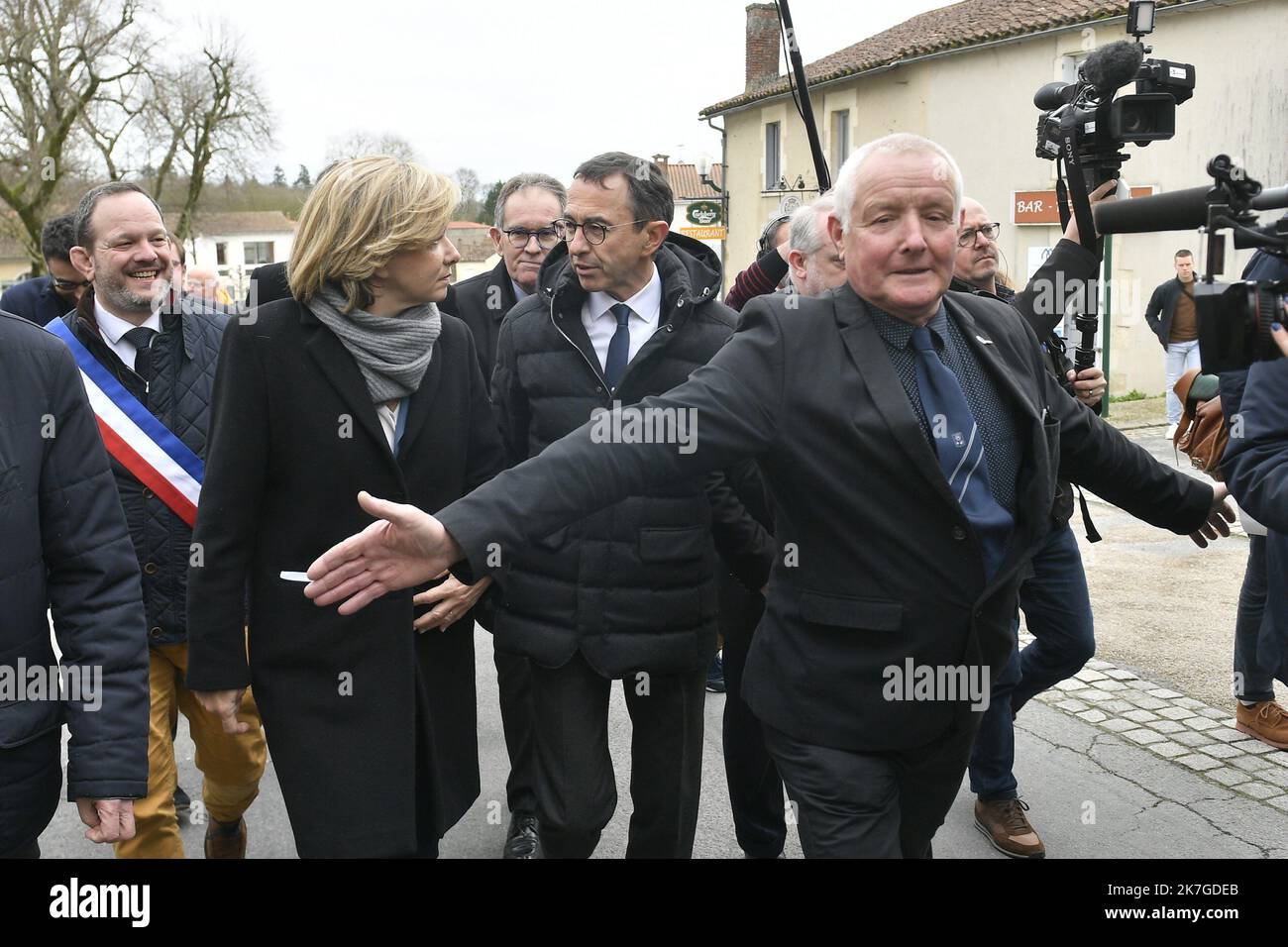 ©PHOTOPQR/OUEST FRANKREICH/Franck Dubray ; Mouilleron en Pareds ; ; Déplacement en Vendée de Valérie Pécresse candidate Les républicains LR à l' élection présidentielle où elle a déposé une gerbe sur la tombe du Maréchal de Lattre et visité le musée Clemenceau à Mouilleron en Pareds?(Photo Franck Dubray?) - Valérie Pécresse bei den Präsidentschaftswahlen in die Vendée der LR Republikaner Stockfoto