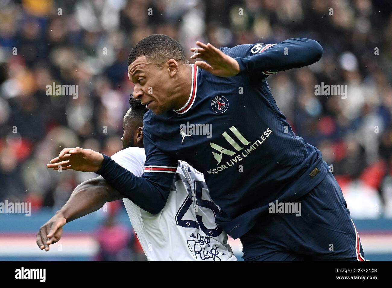 ©Julien Mattia / Le Pictorium/MAXPPP - Paris 13/03/2022 Julien Mattia / Le Pictorium - 13/03/2022 - Frankreich / Ile-de-France / Paris - Kylian Mbappe lors de la rencontre entre le PSG et les Girondin de Bordeaux au Parc des Princes, comptant pour la 28eme Journee de ligue 1 Ubera iats, A Paris le 13 Mars 2022. / 13/03/2022 - Frankreich / Ile-de-France (Region) / Paris - Kylian Mbappe während des Spiels zwischen PSG und Girondin de Bordeaux im Parc des Princes, gerechnet für den 28.. Tag der Ligue 1 Ubera isst, in Paris am 13. 2022. März. Stockfoto