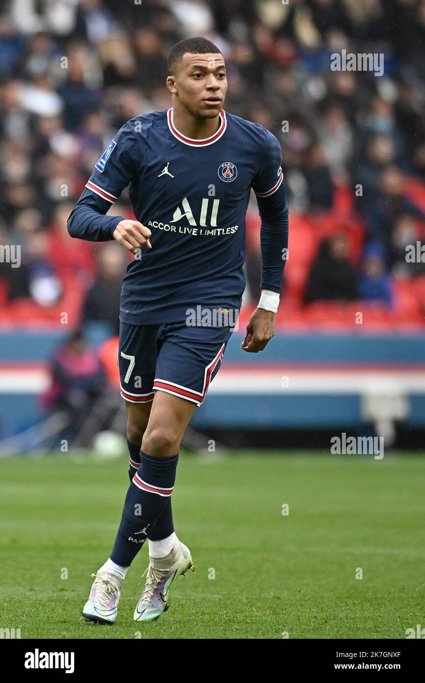 ©Julien Mattia / Le Pictorium/MAXPPP - Paris 13/03/2022 Julien Mattia / Le Pictorium - 13/03/2022 - Frankreich / Ile-de-France / Paris - Kylian Mbappe lors de la rencontre entre le PSG et les Girondin de Bordeaux au Parc des Princes, comptant pour la 28eme Journee de ligue 1 Ubera iats, A Paris le 13 Mars 2022. / 13/03/2022 - Frankreich / Ile-de-France (Region) / Paris - Kylian Mbappe während des Spiels zwischen PSG und Girondin de Bordeaux im Parc des Princes, gerechnet für den 28.. Tag der Ligue 1 Ubera isst, in Paris am 13. 2022. März. Stockfoto