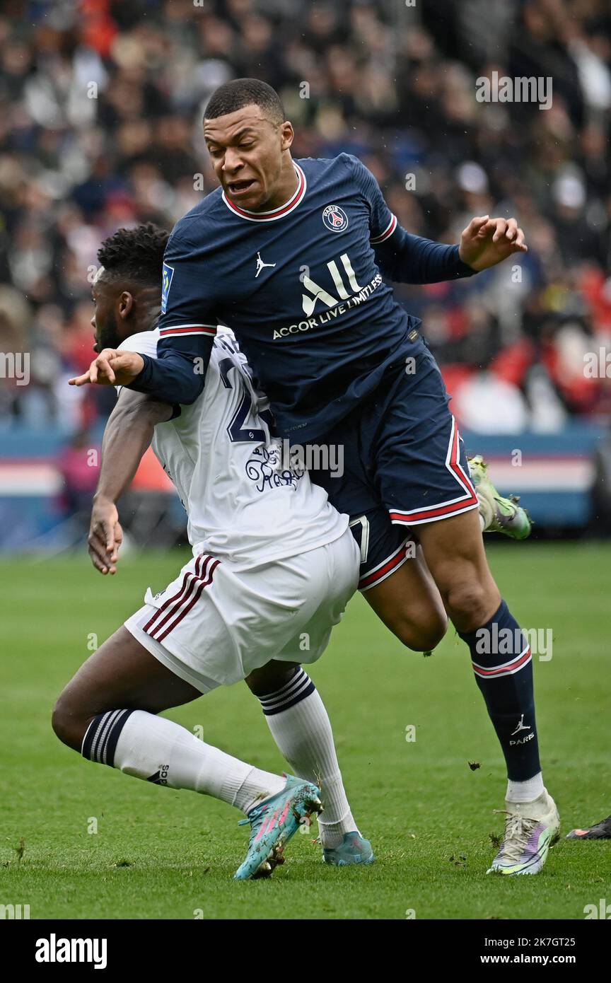 ©Julien Mattia / Le Pictorium/MAXPPP - Paris 13/03/2022 Julien Mattia / Le Pictorium - 13/03/2022 - Frankreich / Ile-de-France / Paris - Kylian Mbappe lors de la rencontre entre le PSG et les Girondin de Bordeaux au Parc des Princes, comptant pour la 28eme Journee de ligue 1 Ubera iats, A Paris le 13 Mars 2022. / 13/03/2022 - Frankreich / Ile-de-France (Region) / Paris - Kylian Mbappe während des Spiels zwischen PSG und Girondin de Bordeaux im Parc des Princes, gerechnet für den 28.. Tag der Ligue 1 Ubera isst, in Paris am 13. 2022. März. Stockfoto