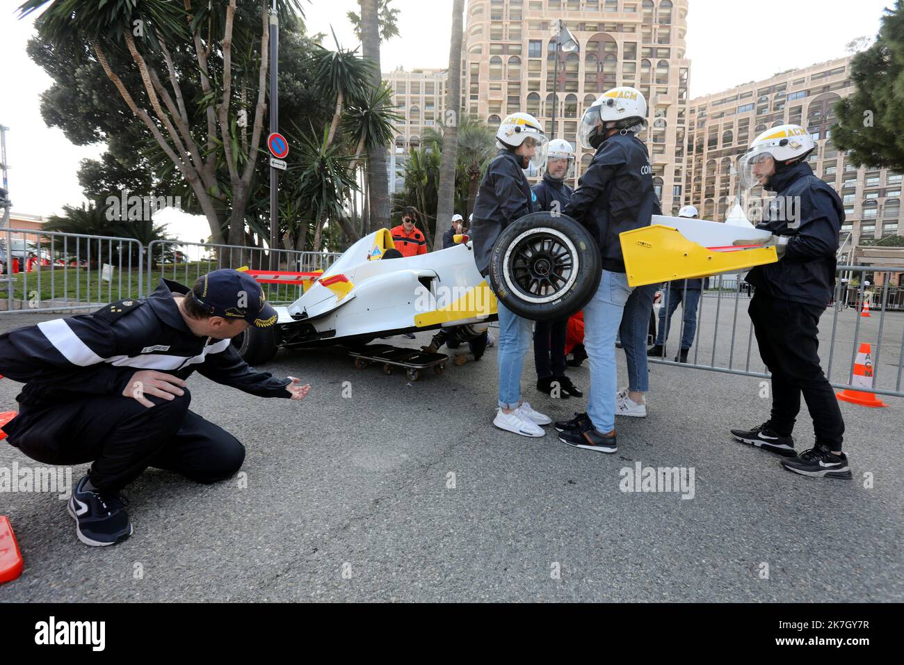 ©PHOTOPQR/NICE MATIN/Cyril Dodergny ; Monaco ; 26/03/2022 ; Monaco le 26/03/2022 - Chapiteau Fontvieille - Stade des Commissaires de Piste pour les Grands Prix de Monaco (F1, E-Prix et Historique) organisé par L'Automobile Club de Monaco (ACM). - Monaco, märz 26. 2022. Sicherheitstraining für Track Marshals für den Grand Prix von Monaco (F1, E-Prix und Historic) Stockfoto