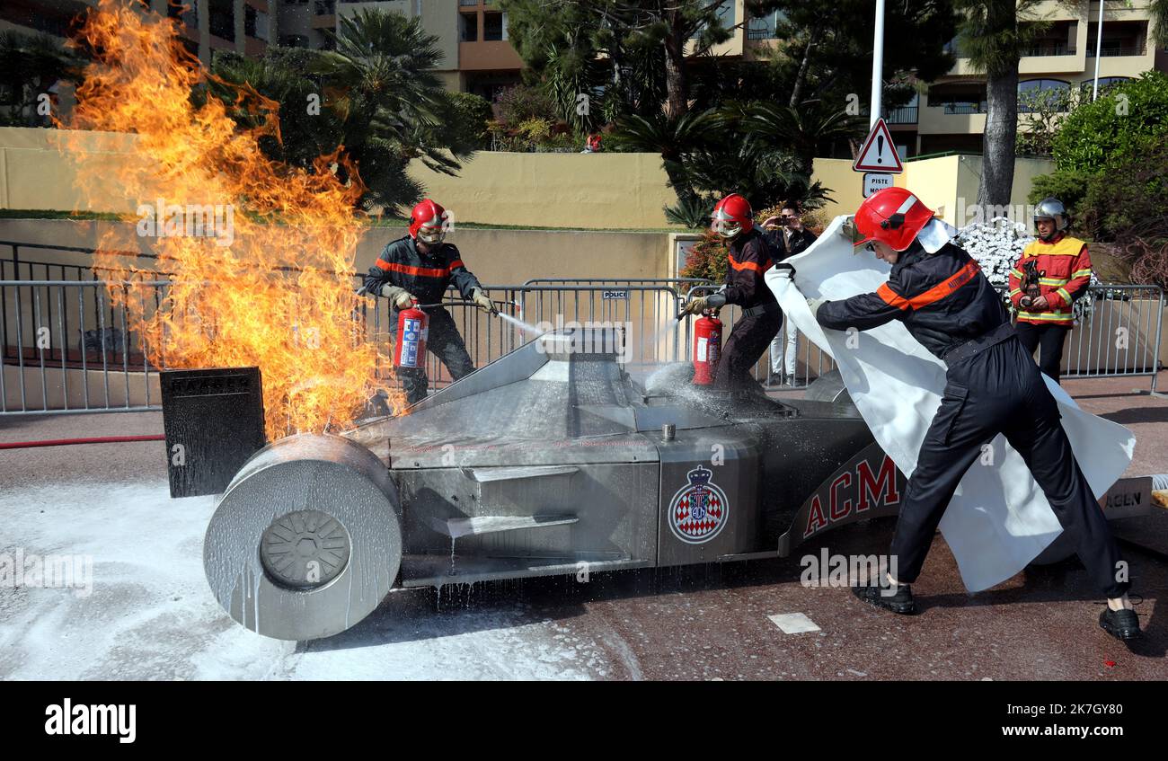 ©PHOTOPQR/NICE MATIN/Cyril Dodergny ; Monaco ; 26/03/2022 ; Monaco le 26/03/2022 - Chapiteau Fontvieille - Stade des Commissaires de Piste pour les Grands Prix de Monaco (F1, E-Prix et Historique) organisé par L'Automobile Club de Monaco (ACM). - Monaco, märz 26. 2022. Sicherheitstraining für Track Marshals für den Grand Prix von Monaco (F1, E-Prix und Historic) Stockfoto