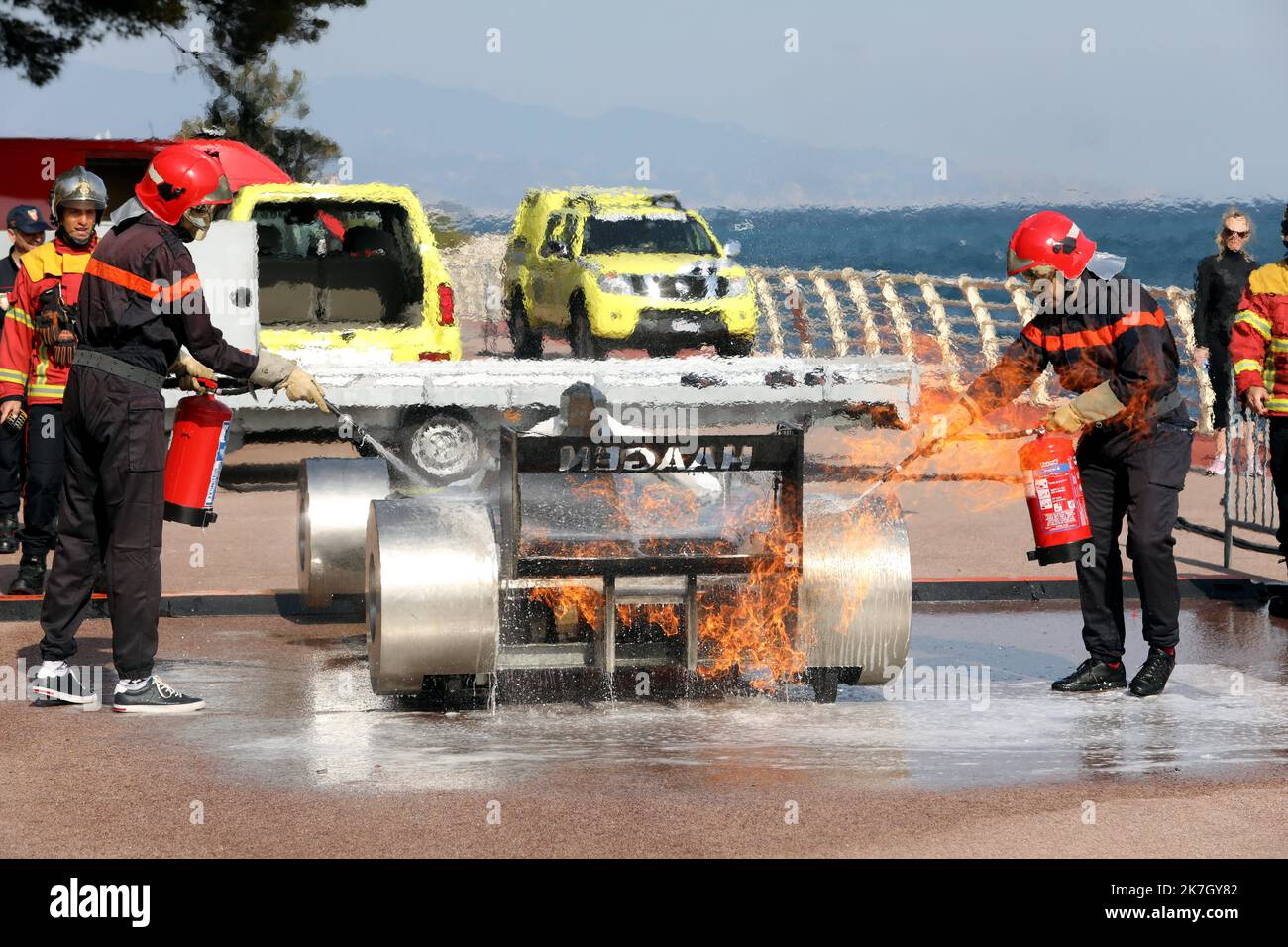 ©PHOTOPQR/NICE MATIN/Cyril Dodergny ; Monaco ; 26/03/2022 ; Monaco le 26/03/2022 - Chapiteau Fontvieille - Stade des Commissaires de Piste pour les Grands Prix de Monaco (F1, E-Prix et Historique) organisé par L'Automobile Club de Monaco (ACM). - Monaco, märz 26. 2022. Sicherheitstraining für Track Marshals für den Grand Prix von Monaco (F1, E-Prix und Historic) Stockfoto