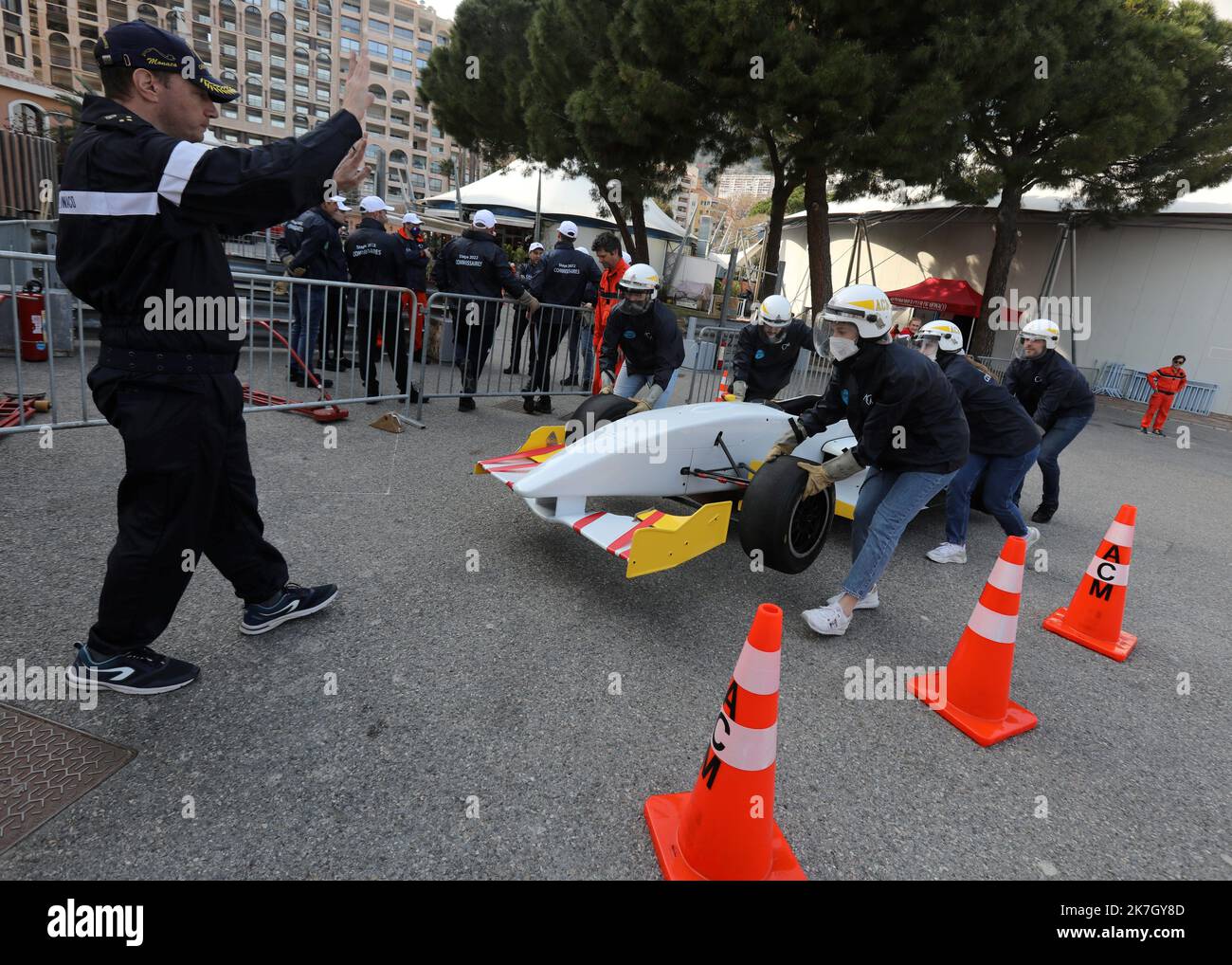 ©PHOTOPQR/NICE MATIN/Cyril Dodergny ; Monaco ; 26/03/2022 ; Monaco le 26/03/2022 - Chapiteau Fontvieille - Stade des Commissaires de Piste pour les Grands Prix de Monaco (F1, E-Prix et Historique) organisé par L'Automobile Club de Monaco (ACM). - Monaco, märz 26. 2022. Sicherheitstraining für Track Marshals für den Grand Prix von Monaco (F1, E-Prix und Historic) Stockfoto