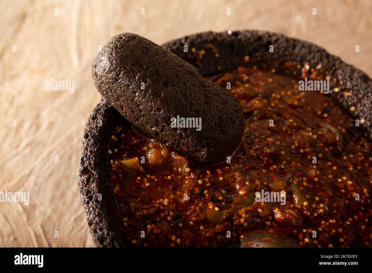 Molcajete mit chili de ArbolSauce. Traditionelle mexikanische Version