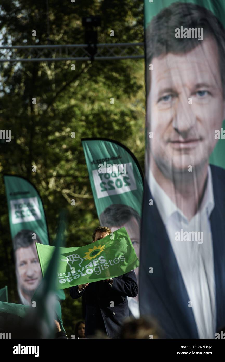 ©PHOTOPQR/PRESSE OCEAN/Olivier Lanrivain ; Nantes ; 07/04/2022 ; Présidentielle 2022. Meeting de Yannick Jadot à Nantes avant le Premier Tour de l'élection. Photo Presse Ocean - Olivier Lanrivain - Treffen von Yannick Jadot in Nantes vor der ersten Wahlrunde. Stockfoto