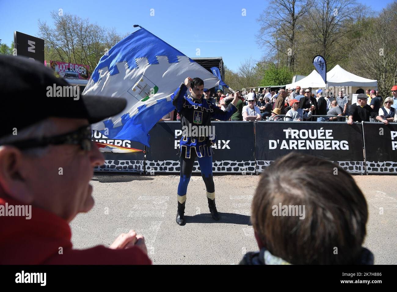 ©PHOTOPQR/VOIX DU Nord/PIERRE ROUANET ; 17/04/2022 ; Waller Arenberg, le 17/04/2022. Course cycliste Paris Roubaix 2022, dans la trouee d'Arenberg (Dreve des boules d'Herin). FOTO PIERRE ROUANET LA VOIX DU Nord - Radrennen Paris–Roubaix 17. April 2022 Stockfoto