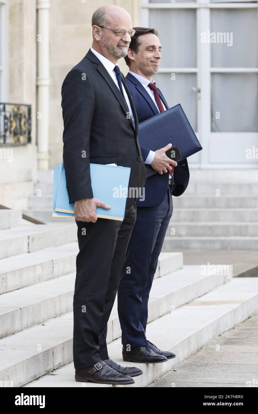 ©PHOTOPQR/LE PARISIEN/olivier corsan ; Paris ; 20/04/2022 ; Jean-Michel Blanquer, Ministre de l'Education nationale, Jean-Baptiste Djebbari, ministre delegue en Charge des Transport - French Government Paris April 20, 2022 Stockfoto